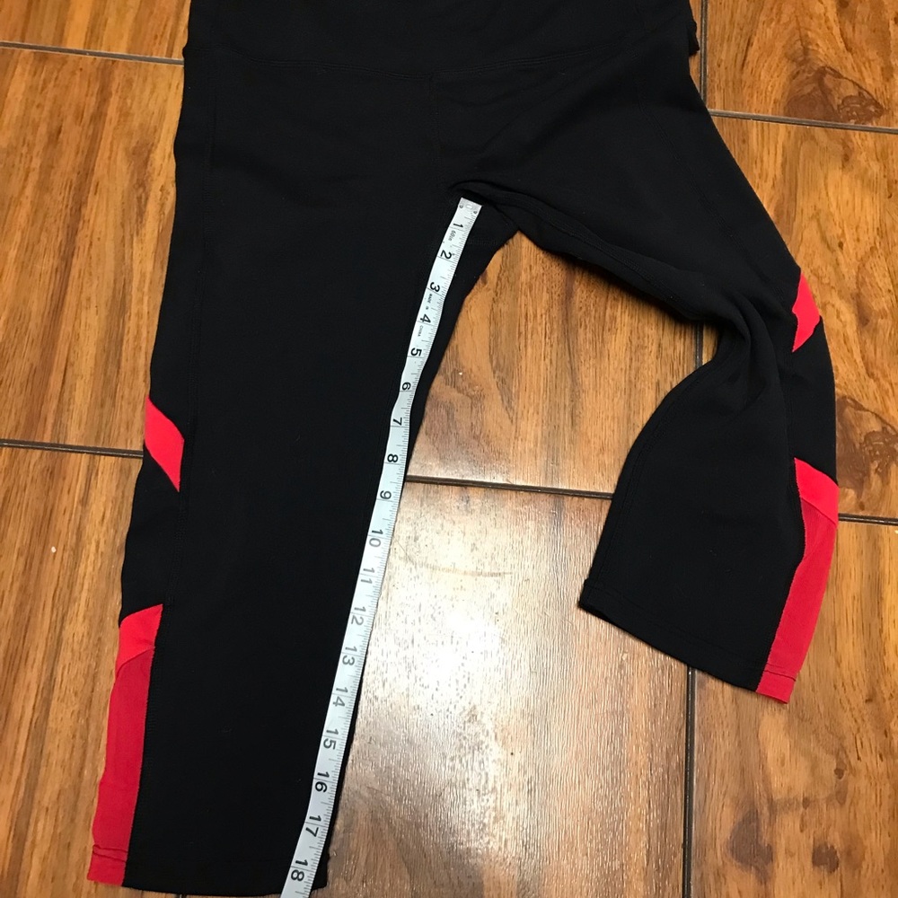 ALO Yoga Capri Leggings - Picture 7 of 9